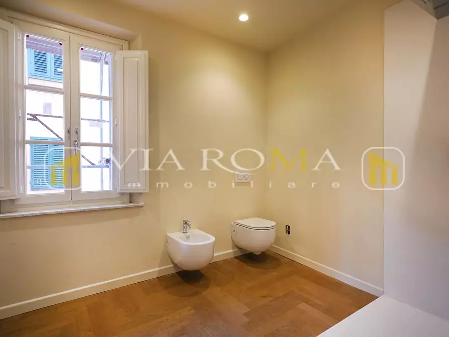 Immagine 17 di Appartamento in vendita  a Lucca