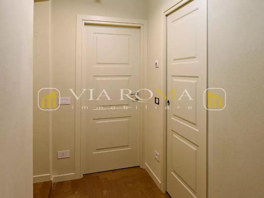 Immagine 21 di Appartamento in vendita  a Lucca