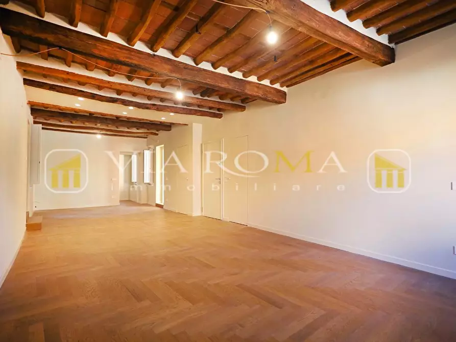 Immagine 8 di Appartamento in vendita  a Lucca