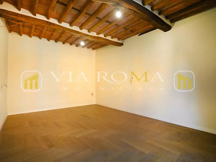 Immagine 10 di Appartamento in vendita  a Lucca