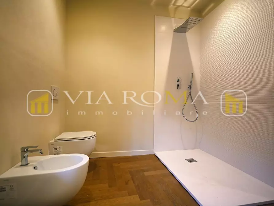 Immagine 18 di Appartamento in vendita  a Lucca