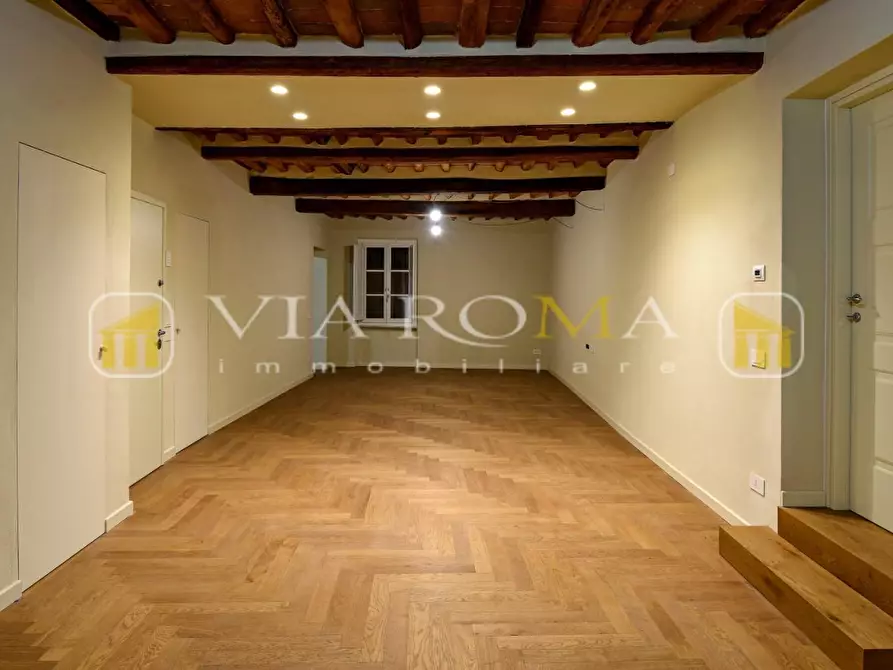 Immagine 22 di Appartamento in vendita  a Lucca