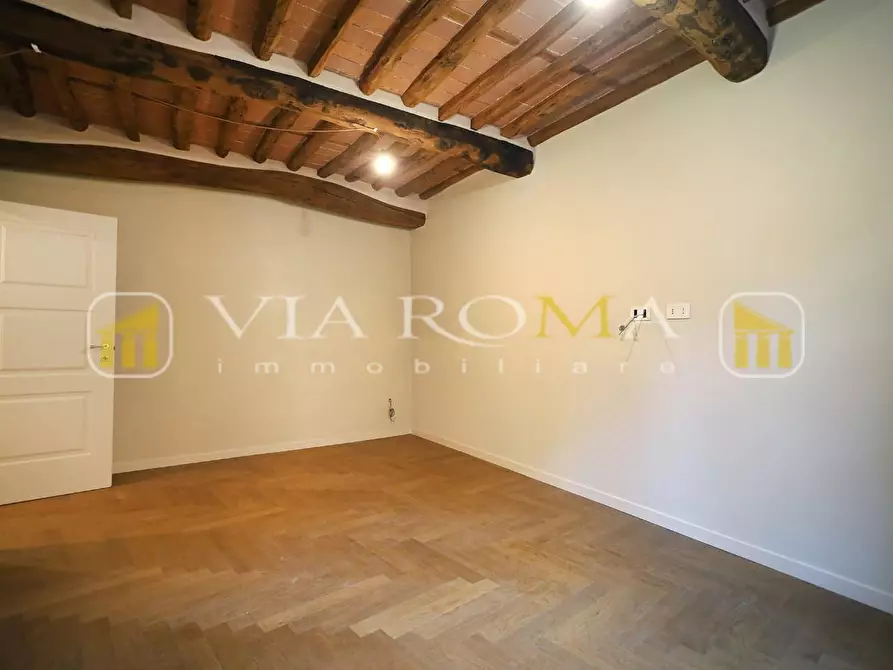 Immagine 15 di Appartamento in vendita  a Lucca