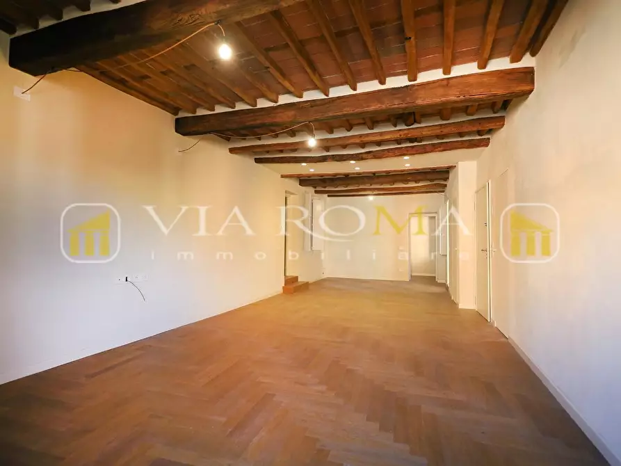 Immagine 9 di Appartamento in vendita  a Lucca