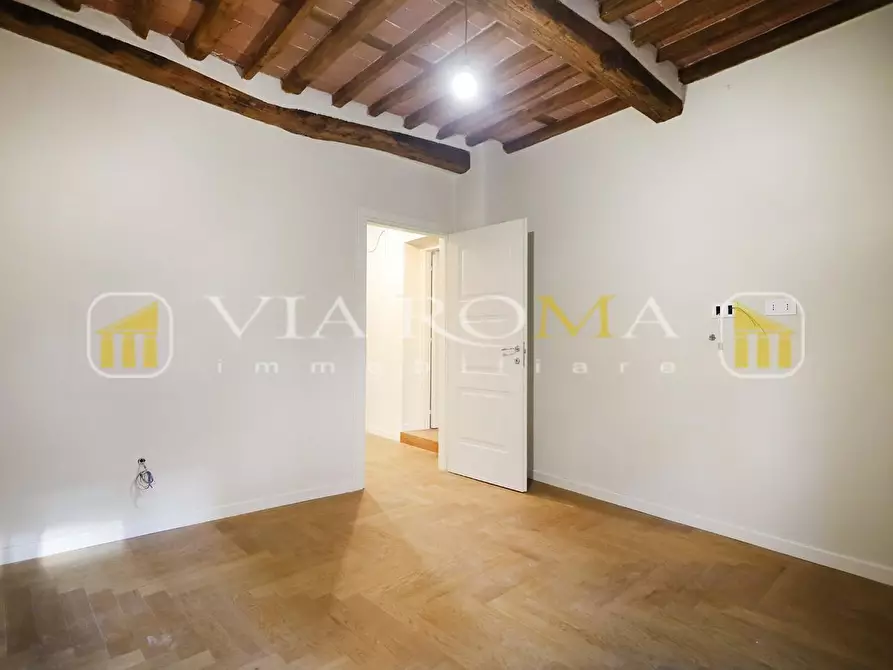 Immagine 12 di Appartamento in vendita  a Lucca