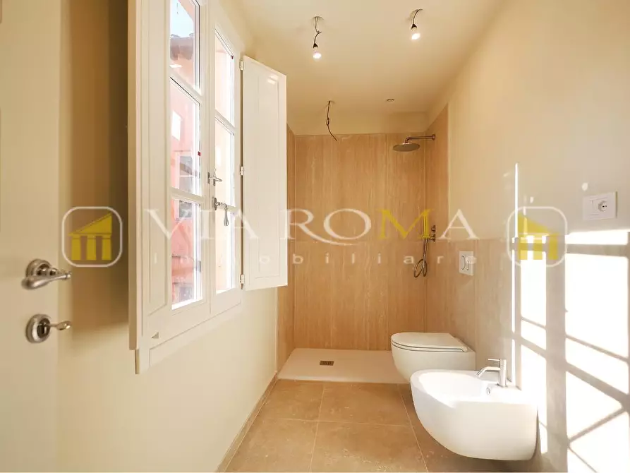 Immagine 2 di Appartamento in vendita  a Lucca