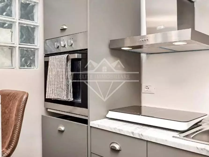 Immagine 4 di Appartamento in vendita  a Carrara