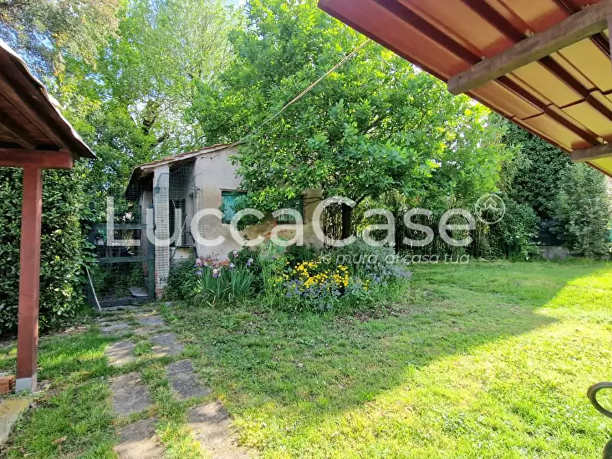 Immagine 42 di Villa in vendita  a Porcari