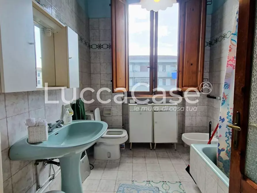 Immagine 41 di Villa in vendita  a Porcari