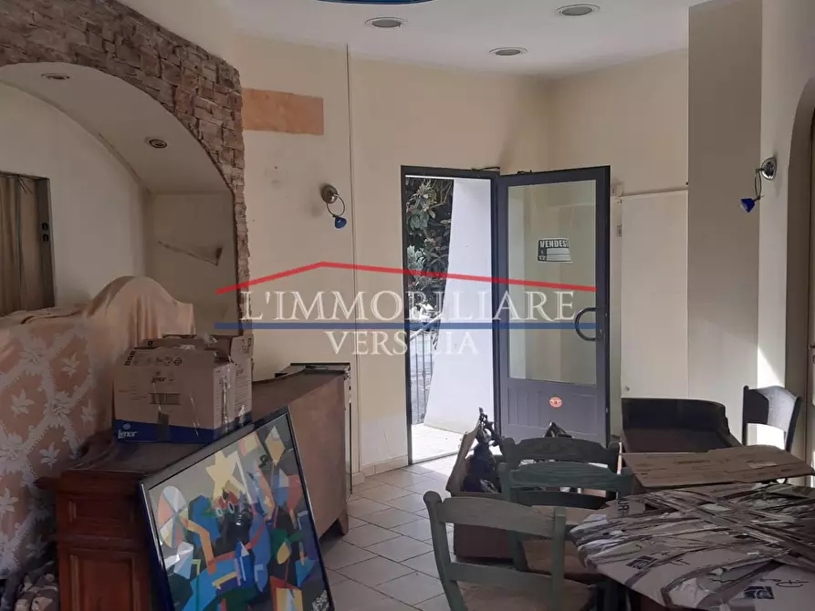 Immagine 9 di Locale commerciale in vendita  a Montignoso