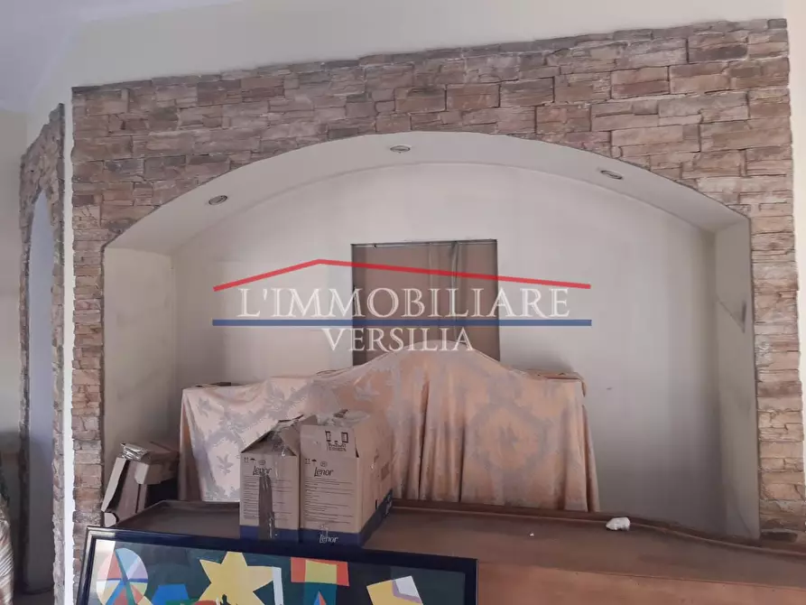 Immagine 23 di Locale commerciale in vendita  a Montignoso