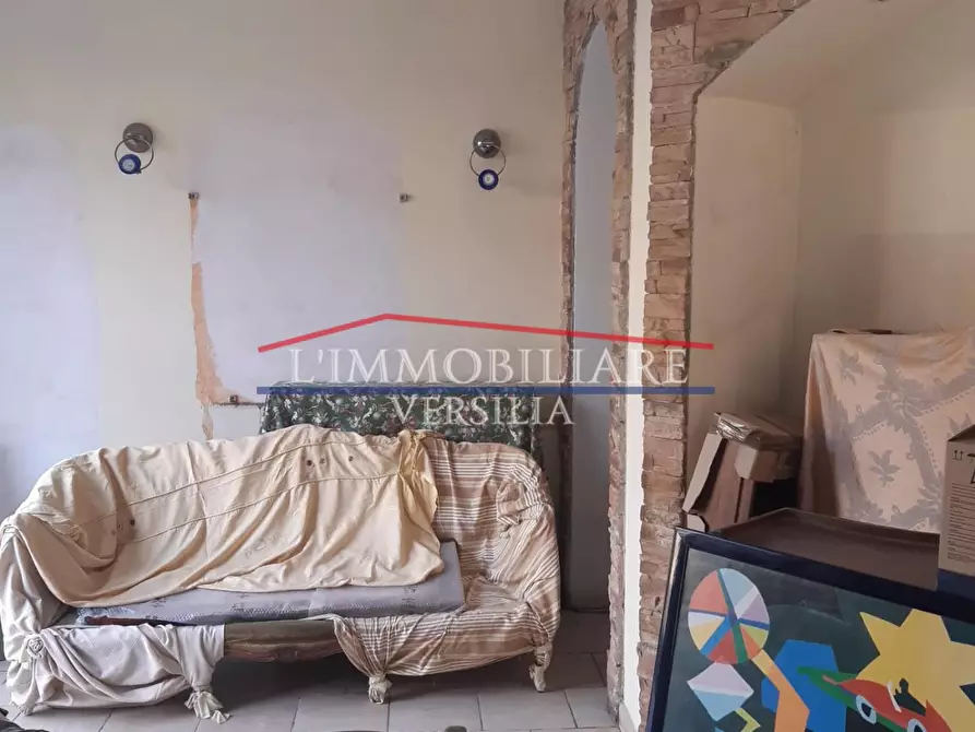 Immagine 14 di Locale commerciale in vendita  a Montignoso