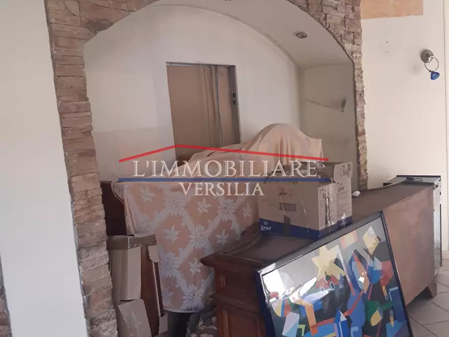 Immagine 6 di Locale commerciale in vendita  a Montignoso