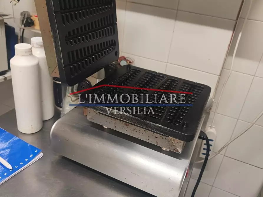 Immagine 16 di Attività commerciale in vendita  a Massa