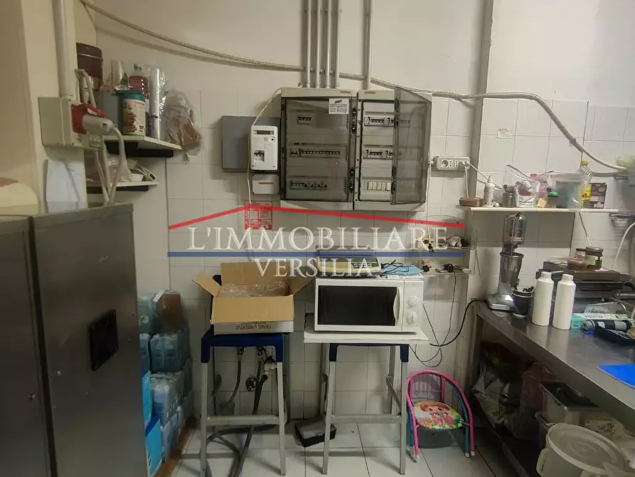 Immagine 13 di Attività commerciale in vendita  a Massa
