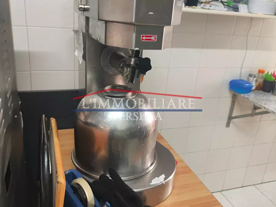 Immagine 17 di Attività commerciale in vendita  a Massa