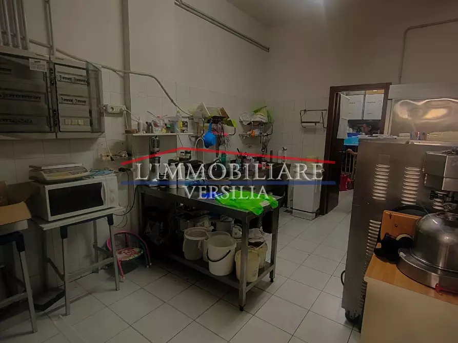 Immagine 9 di Attività commerciale in vendita  a Massa