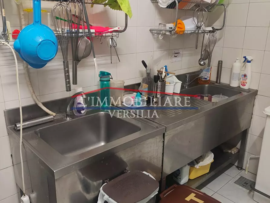 Immagine 8 di Attività commerciale in vendita  a Massa