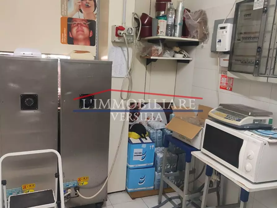 Immagine 11 di Attività commerciale in vendita  a Massa