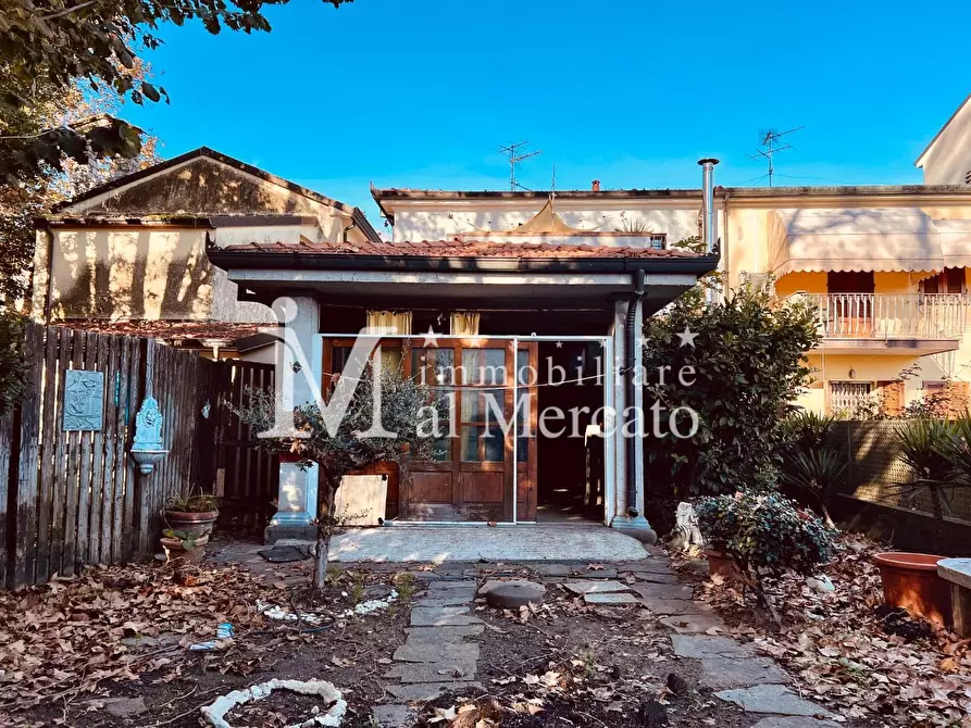 Immagine 5 di Villetta a schiera in vendita  a Viareggio