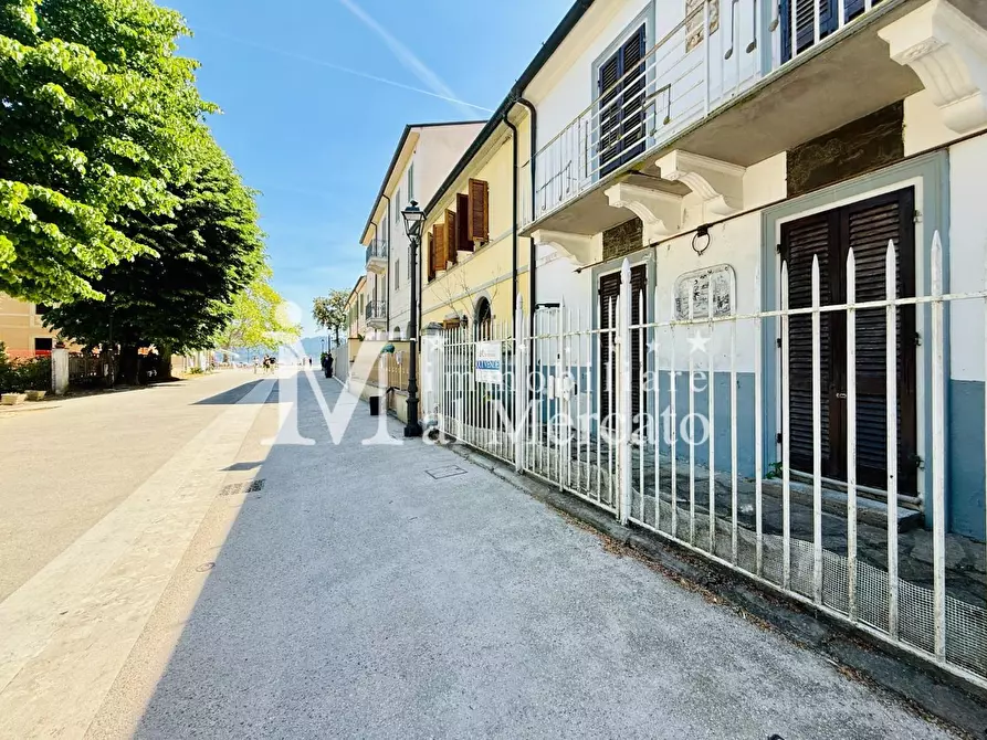 Immagine 2 di Villetta a schiera in vendita  a Viareggio