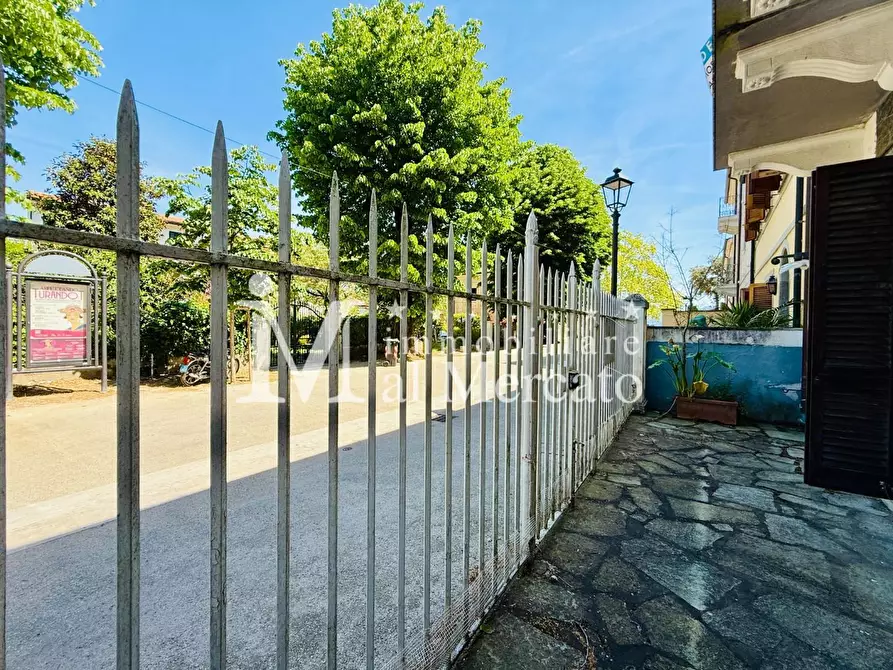 Immagine 29 di Villetta a schiera in vendita  a Viareggio
