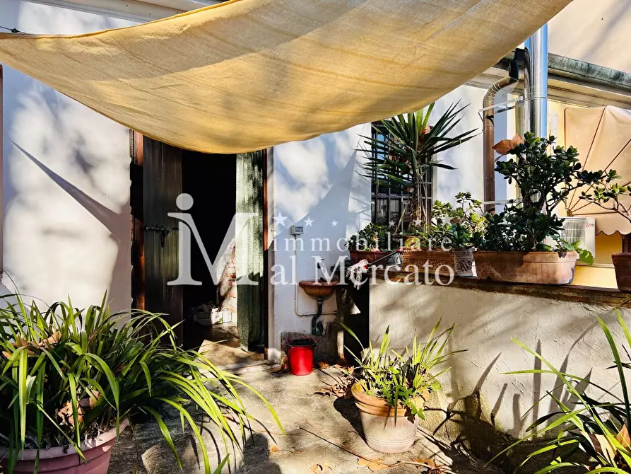 Immagine 65 di Villetta a schiera in vendita  a Viareggio