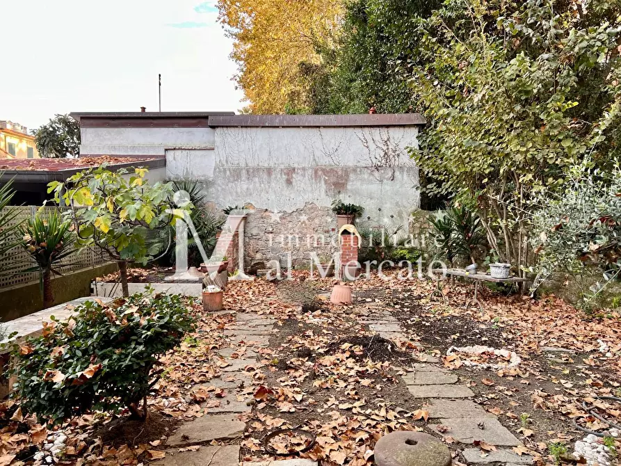 Immagine 41 di Villetta a schiera in vendita  a Viareggio