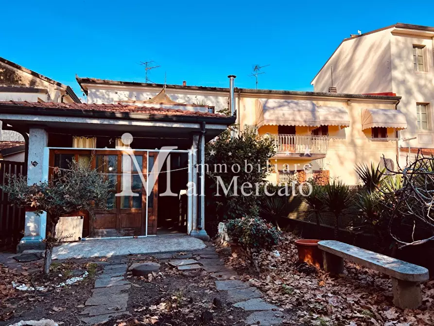 Immagine 52 di Villetta a schiera in vendita  a Viareggio