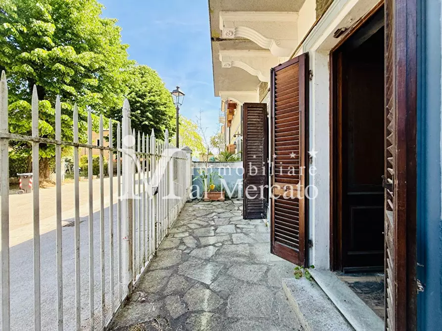 Immagine 28 di Villetta a schiera in vendita  a Viareggio