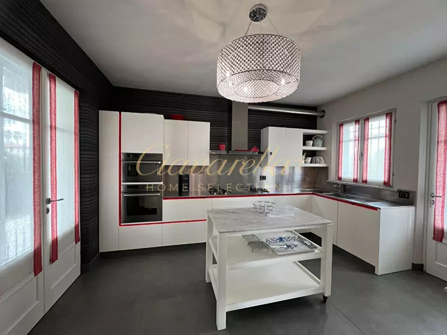 Immagine 13 di Villa in vendita  a Forte Dei Marmi