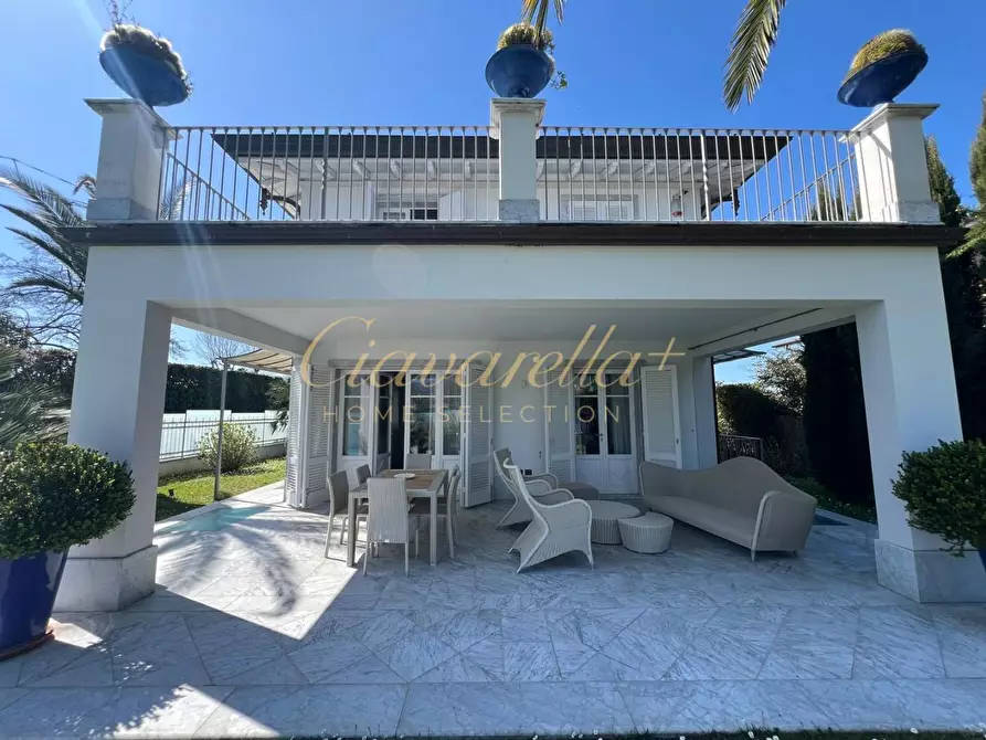 Immagine 25 di Villa in vendita  a Forte Dei Marmi