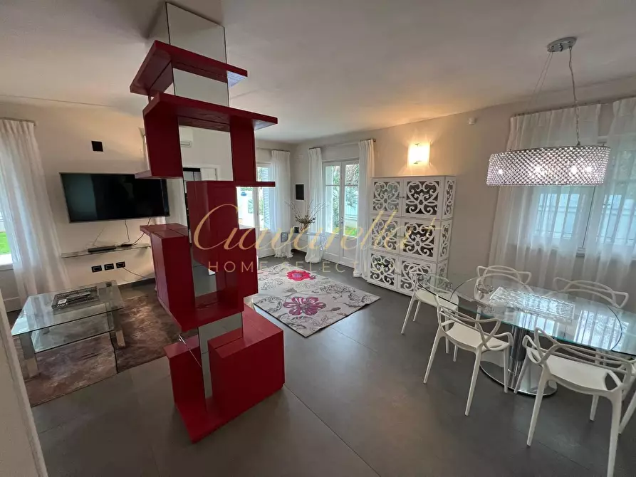 Immagine 21 di Villa in vendita  a Forte Dei Marmi