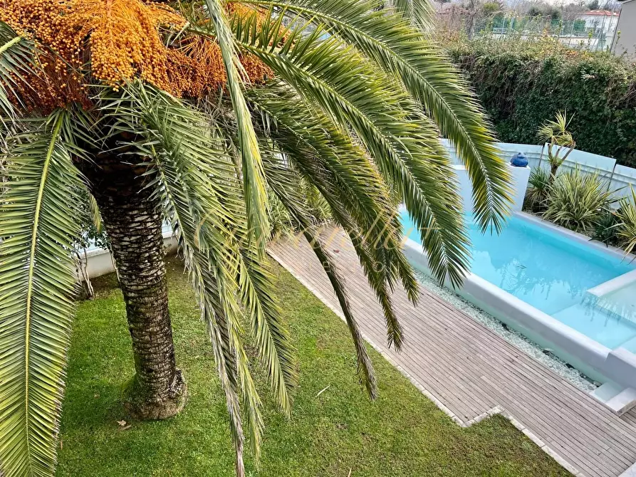 Immagine 24 di Villa in vendita  a Forte Dei Marmi