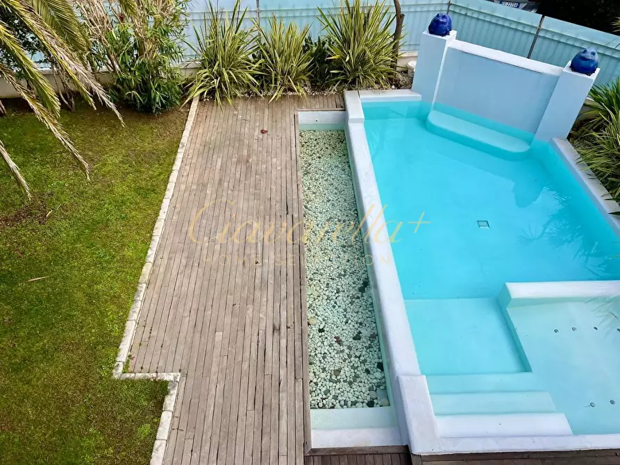 Immagine 12 di Villa in vendita  a Forte Dei Marmi