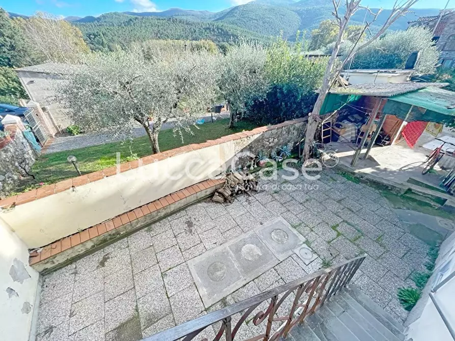 Immagine 14 di Casa colonica in vendita  a Lucca