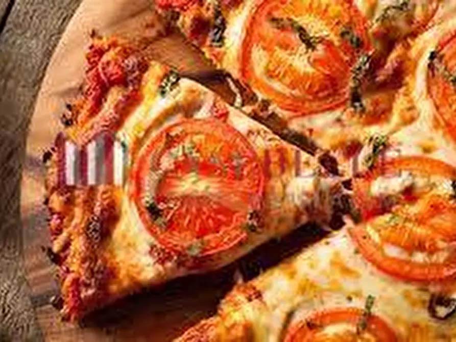 Immagine 1 di Locale commerciale in vendita  a Viareggio