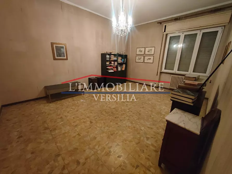 Immagine 11 di Appartamento in vendita  a Massa