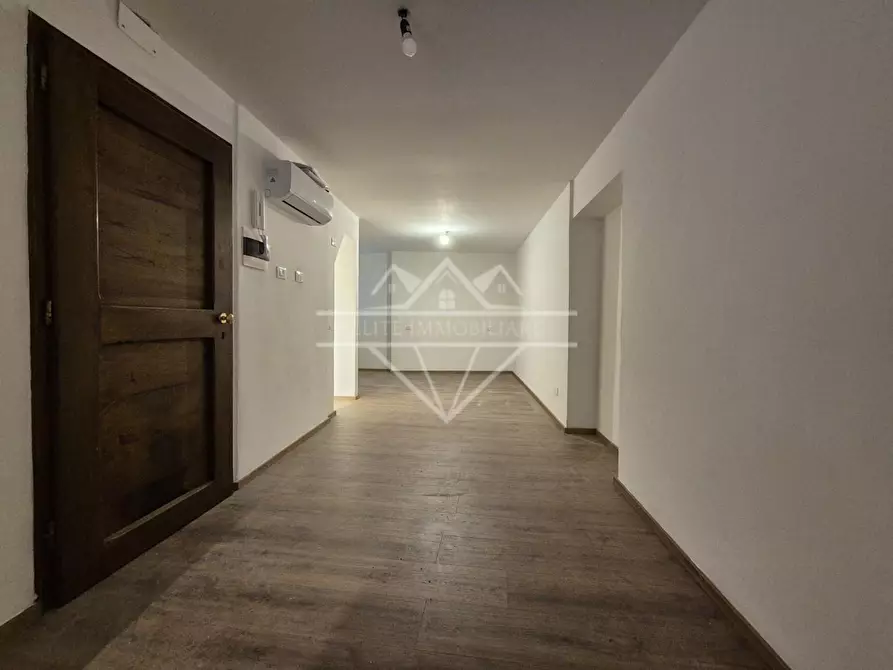 Immagine 2 di Appartamento in vendita  a Carrara