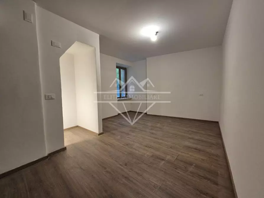 Immagine 3 di Appartamento in vendita  a Carrara