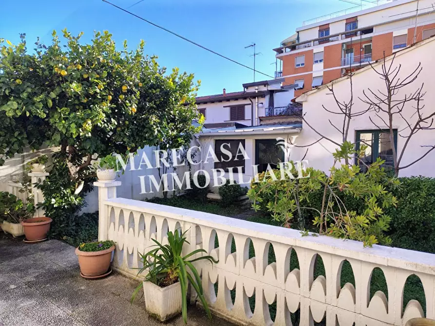 Immagine 20 di Appartamento in vendita  a Carrara