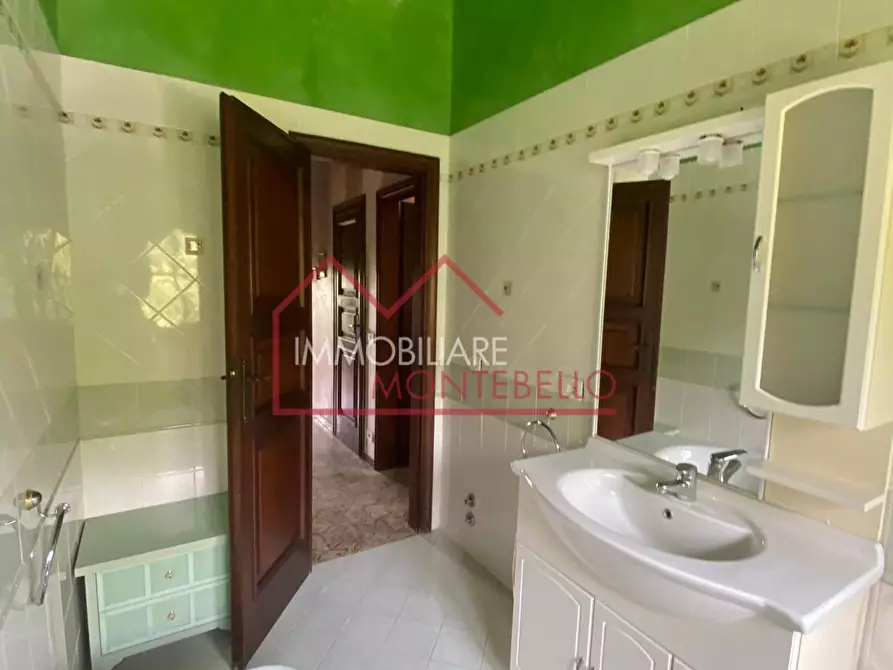 Immagine 26 di Villa in vendita  a Camaiore