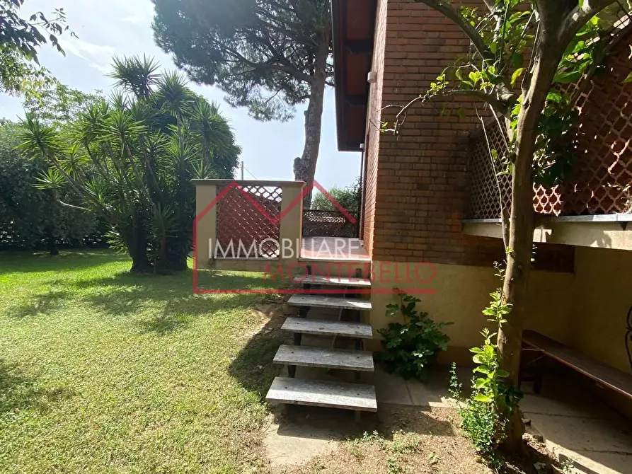 Immagine 12 di Villa in vendita  a Camaiore