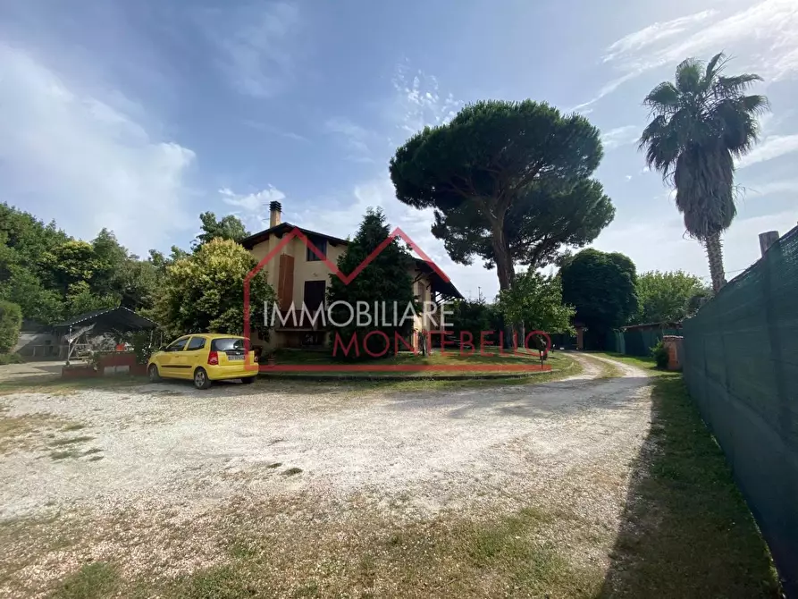 Immagine 13 di Villa in vendita  a Camaiore