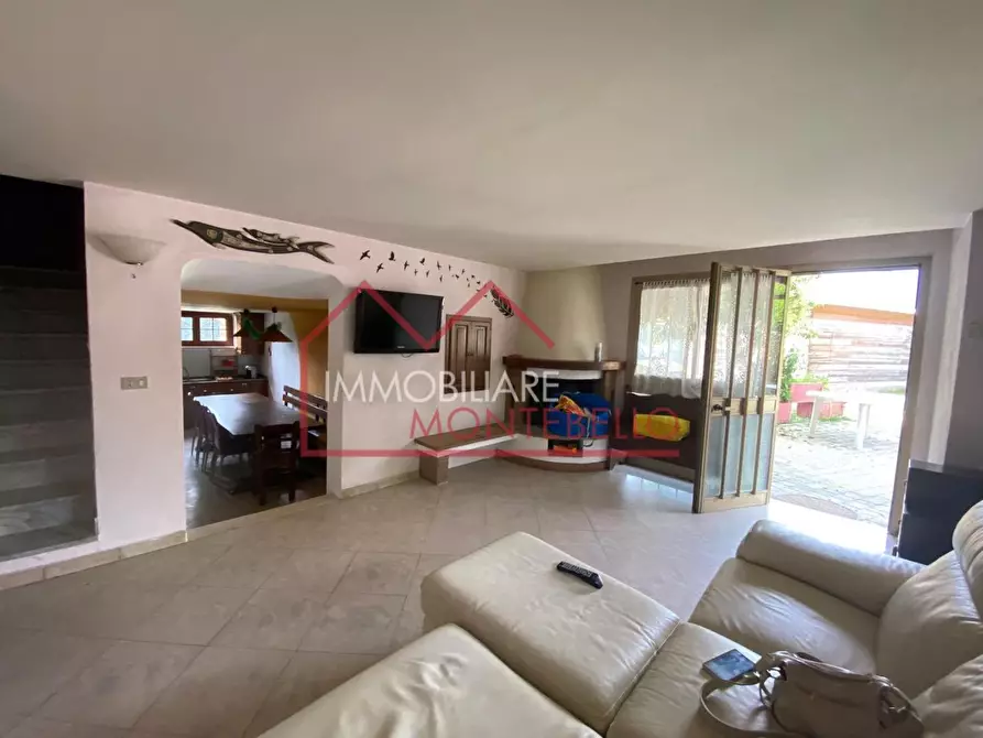 Immagine 31 di Villa in vendita  a Camaiore