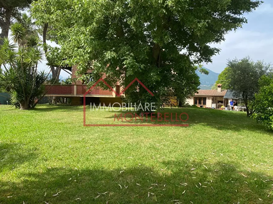 Immagine 14 di Villa in vendita  a Camaiore