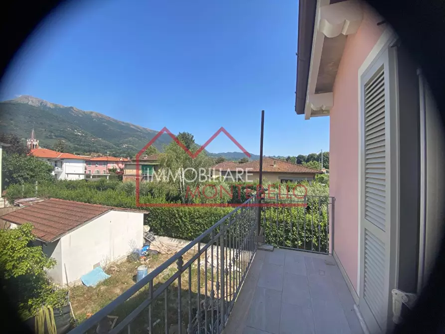 Immagine 19 di Villa in vendita  a Camaiore