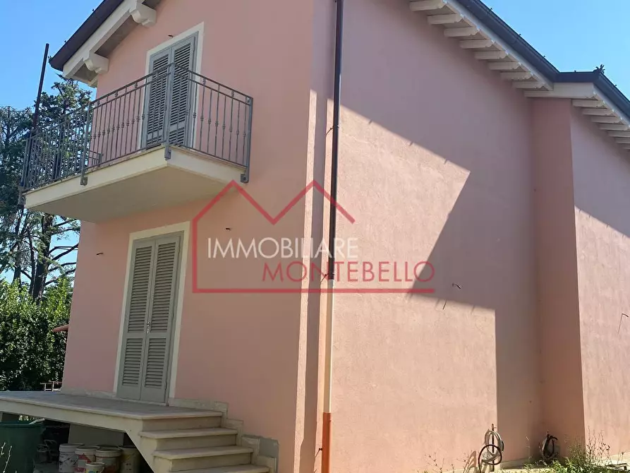 Immagine 4 di Villa in vendita  a Camaiore