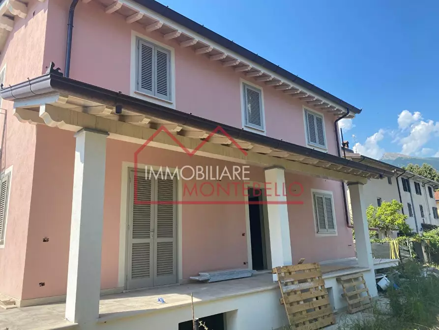 Immagine 7 di Villa in vendita  a Camaiore
