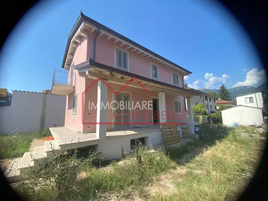 Immagine 5 di Villa in vendita  a Camaiore